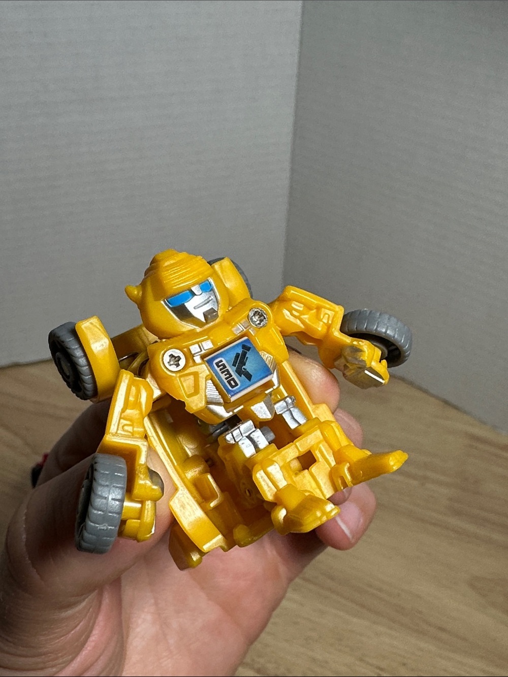 2011 Bot Shots Autobots Bumblebee 🐝 and Sentinal Prime - Picture 3 of 9